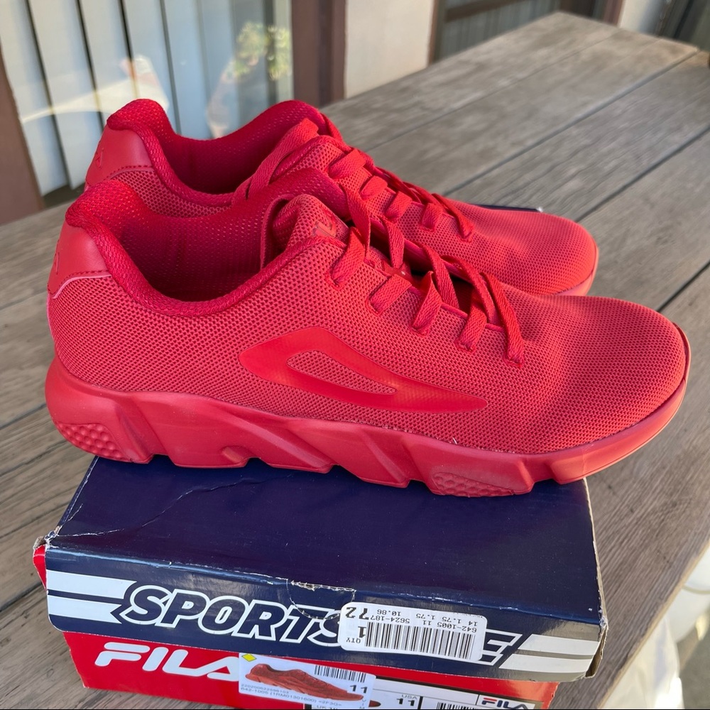 🎉7XHP🎉 Brand New Men’s Fila Red Sneakers